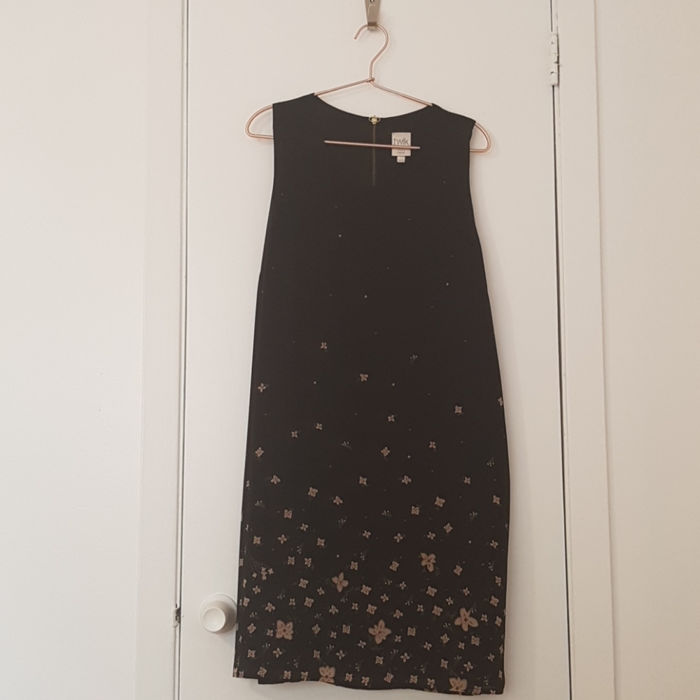 Short sleeveless dress